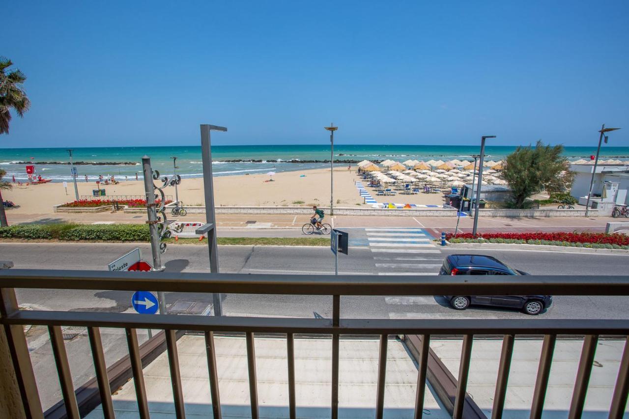 Palm Beach House - Vista Mare มอนเตซิลวาโน ภายนอก รูปภาพ