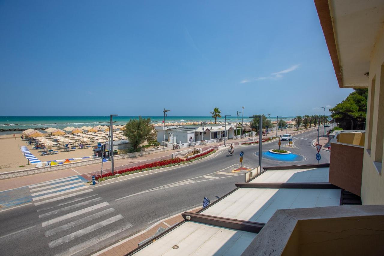 Palm Beach House - Vista Mare มอนเตซิลวาโน ภายนอก รูปภาพ